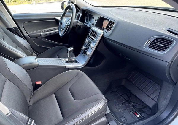 Volvo V60 Cross Country cena 81900 przebieg: 141000, rok produkcji 2018 z Modliborzyce małe 191